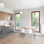 Akvárium v bytě v paneláku: umístění, nosnost podlahy, tichý provoz, elektro a reálný rozpočet