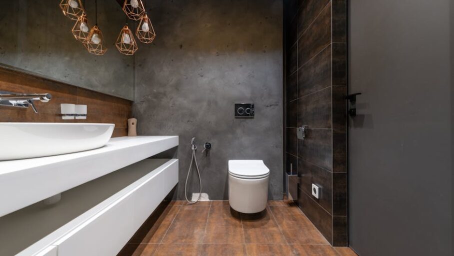 Závěsné WC v paneláku: výběr rámu 112 vs 98 cm, montáž krok za krokem a reálný rozpočet